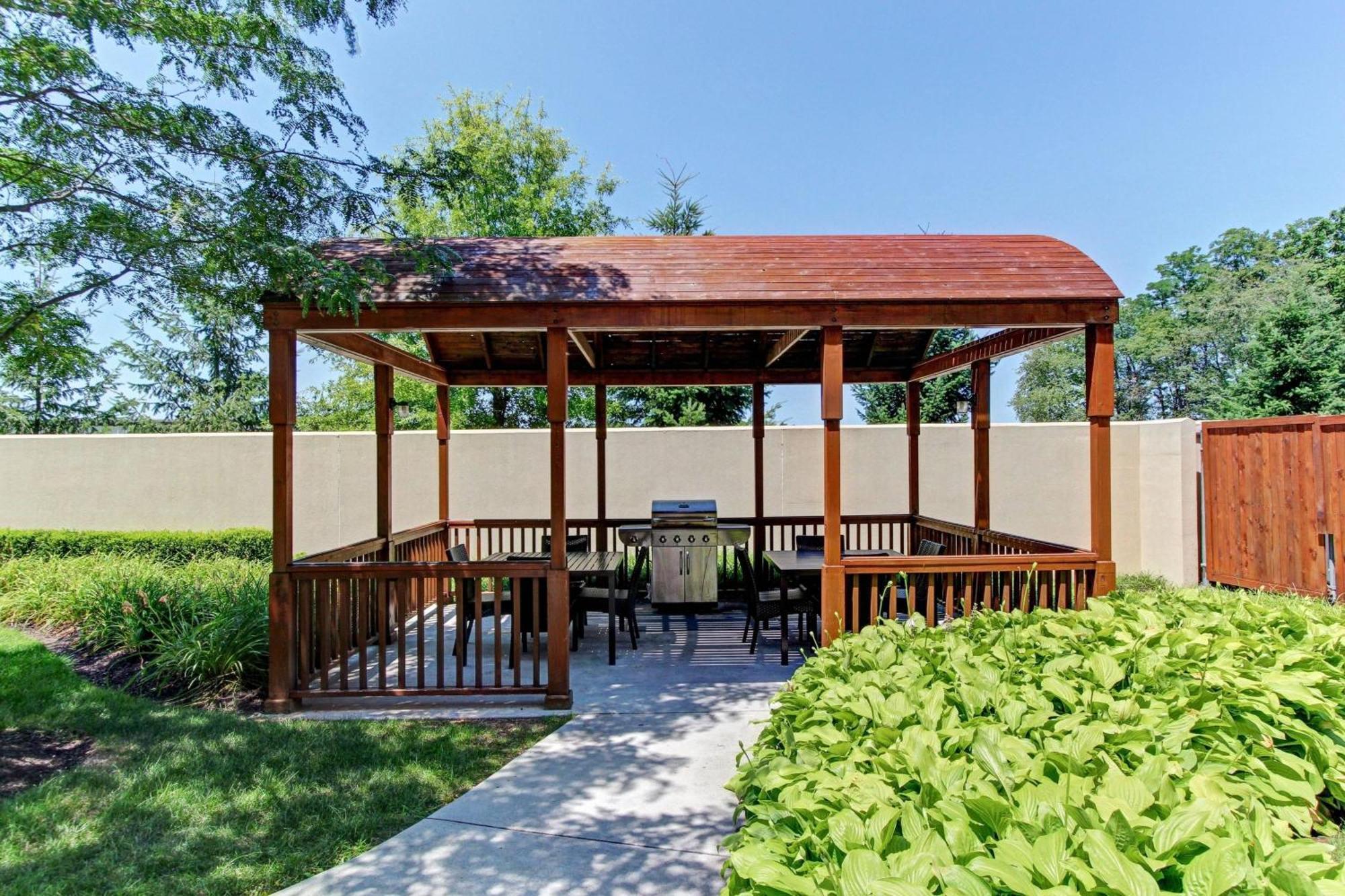 Courtyard By Marriott Harrisburg West/Меканиксберг Экстерьер фото