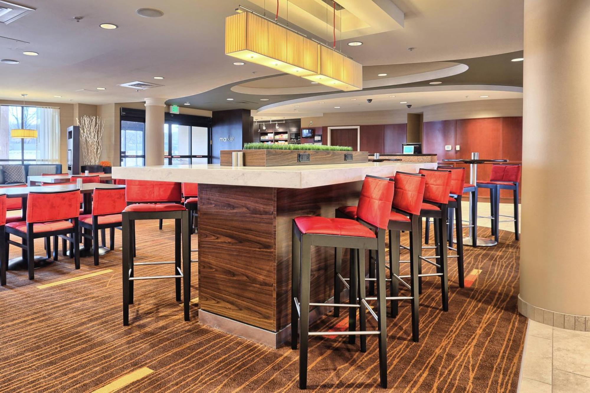 Courtyard By Marriott Harrisburg West/Меканиксберг Экстерьер фото