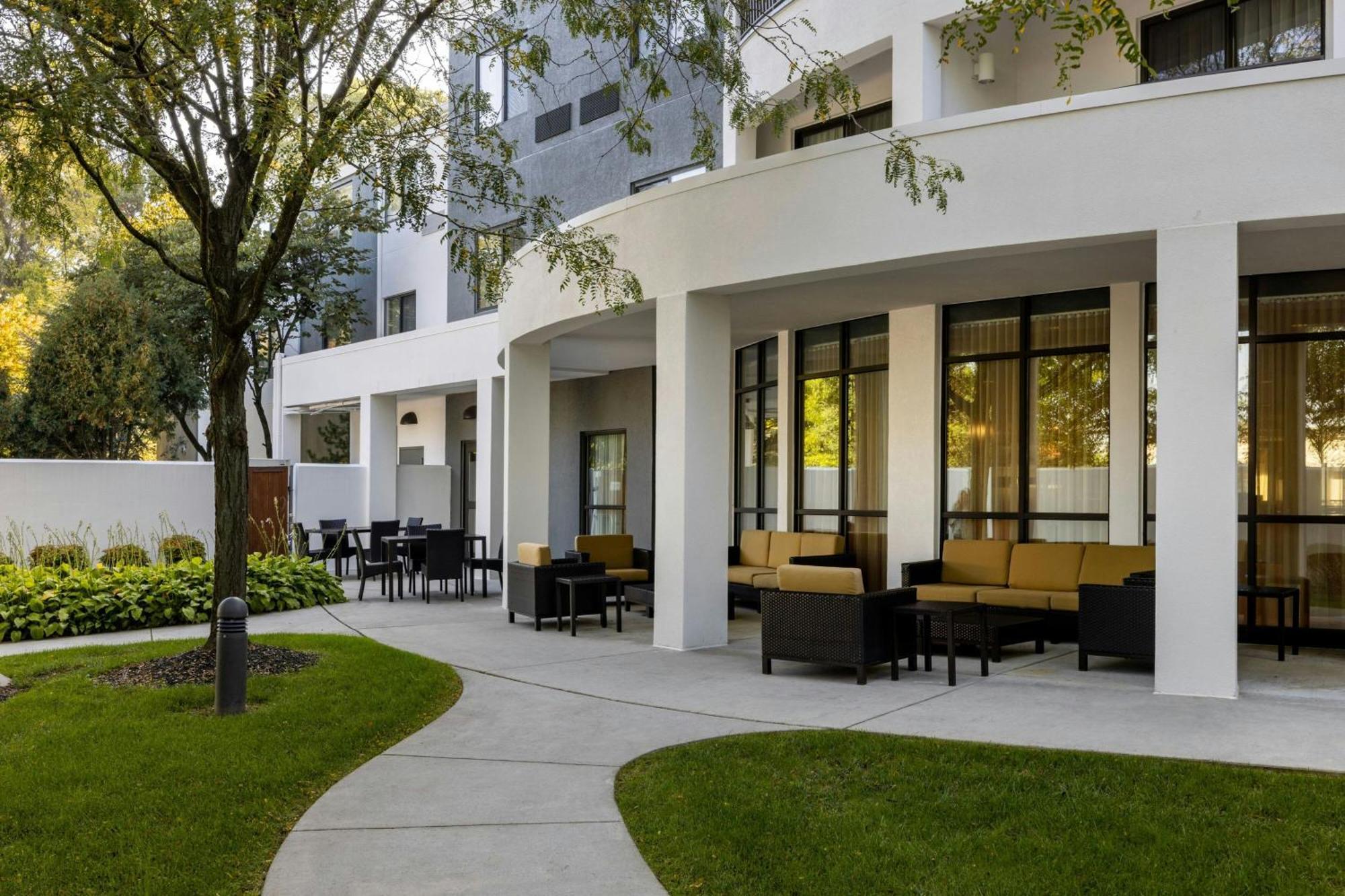 Courtyard By Marriott Harrisburg West/Меканиксберг Экстерьер фото