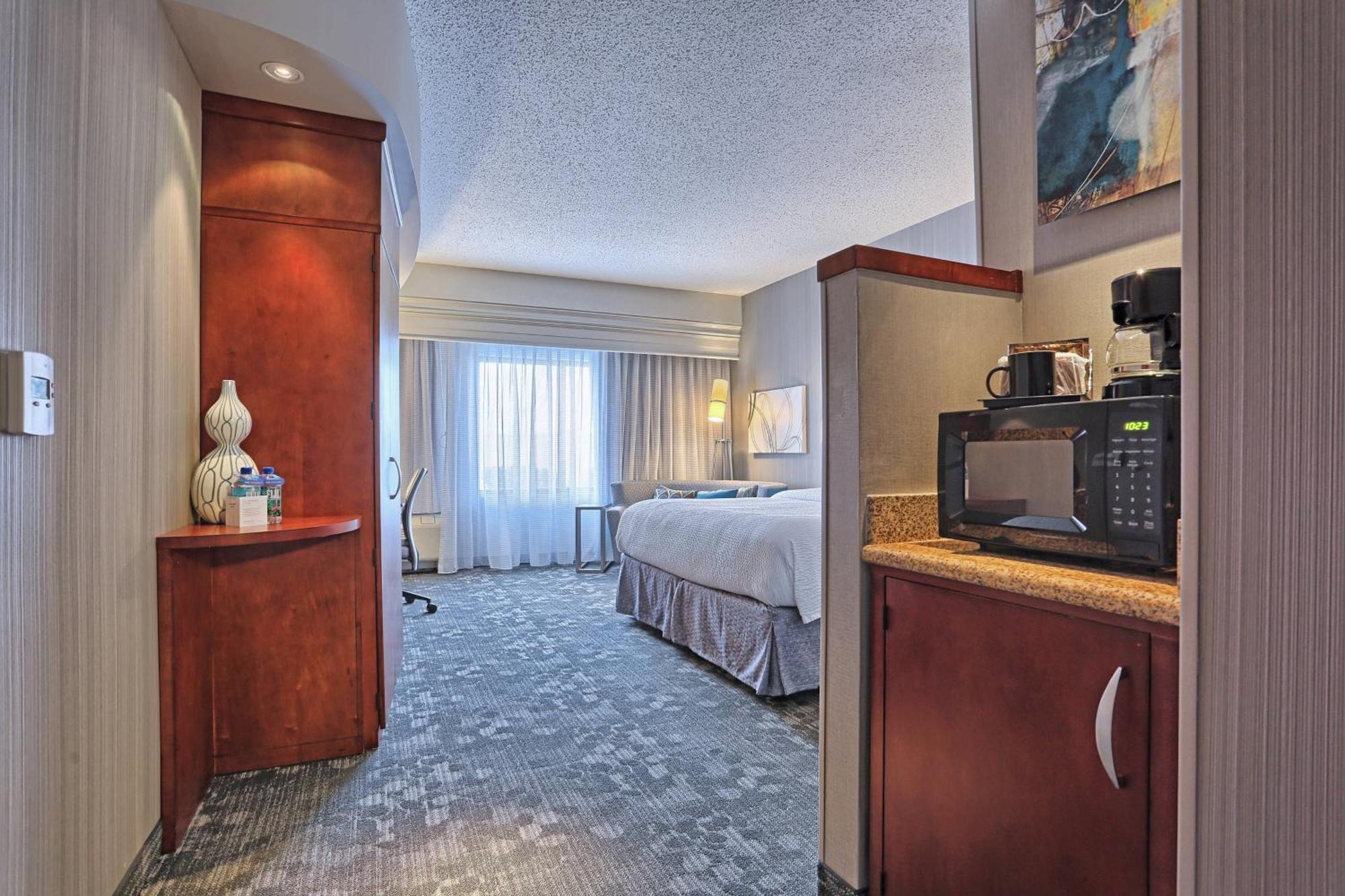 Courtyard By Marriott Harrisburg West/Меканиксберг Экстерьер фото