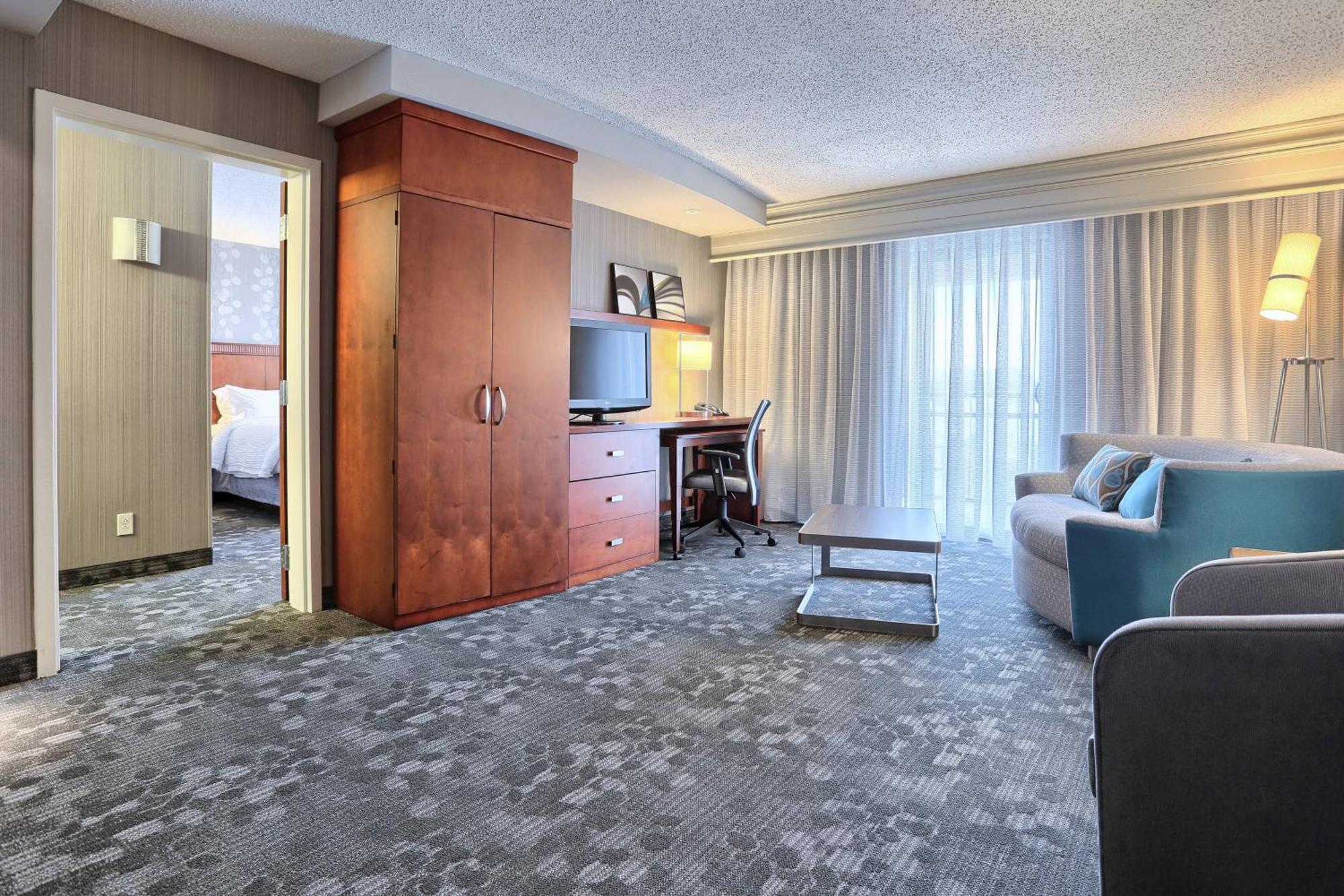 Courtyard By Marriott Harrisburg West/Меканиксберг Экстерьер фото